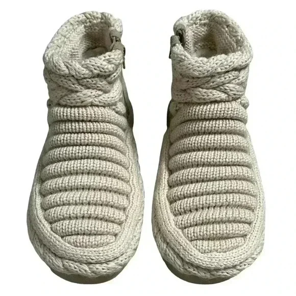 Size 9 Ugg Natural Beige Classic Mini Chunky Knit Boots - Picture 1 of 14